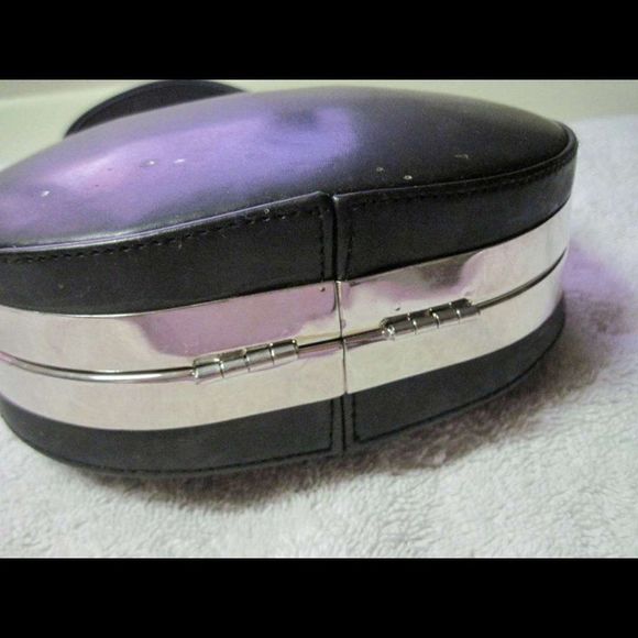 Black Oval FAM*E Purse Handbag Hard Case Bag Body Strap Metal Closure & Trim - Picture 7 of 16